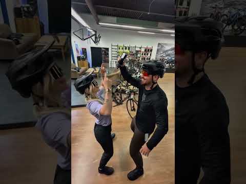 Fox Racing bei BikeBox - Freudetanz von Noemi und Leo