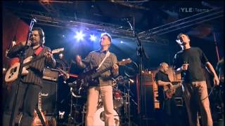 KOLMAS NAINEN talot ja tienhaarat