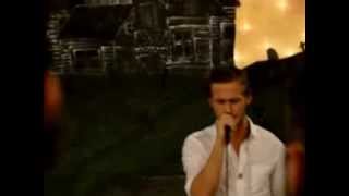 Ryan Gosling cantando Paper Ships ao vivo com banda Dead Man&#39;s Bones.