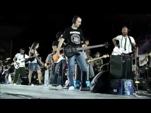 Rockin'1000 That's Live - Seven Nation Army - Bass Players - Cesena 24.7.2016