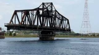 preview picture of video 'Manitoulin Island Swing Bridge'