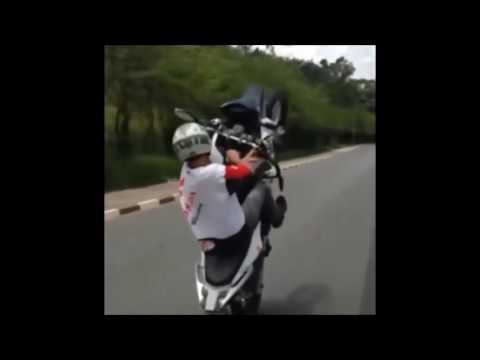 Mc Neguin da Brc e Mc Vitinho PQN Quem vem la é o Toque