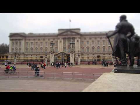 London - Buckingham Palace - Victoria Memorial - April 3, 2013