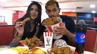 KFC in Venezuela VS America is it Fake? 🇻🇪 🇺🇸