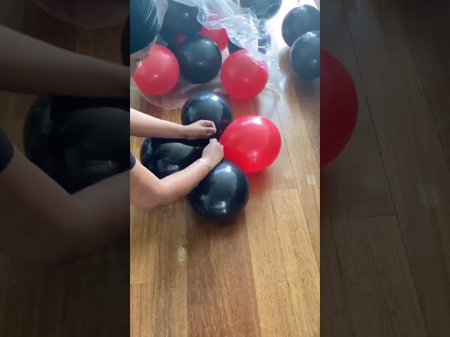 Vídeo relacionado con Teselife 100 Piezas Globos Rojos de Fiesta Acabado Mate 12 Pulgadas, para Cumpleaños, Boda, San Valentín, Navidad, Decoración de Fiestas y Eventos Festivos