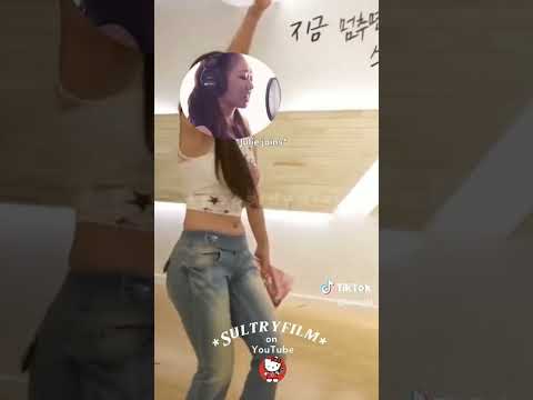 Julie from kiss of life meets speed #kissoflife #kpop #kpopupdates #speed #ishowspeed