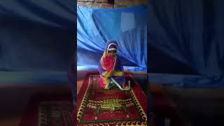 preview picture of video 'Siddeeqa Fatima Namaz parhti hui'