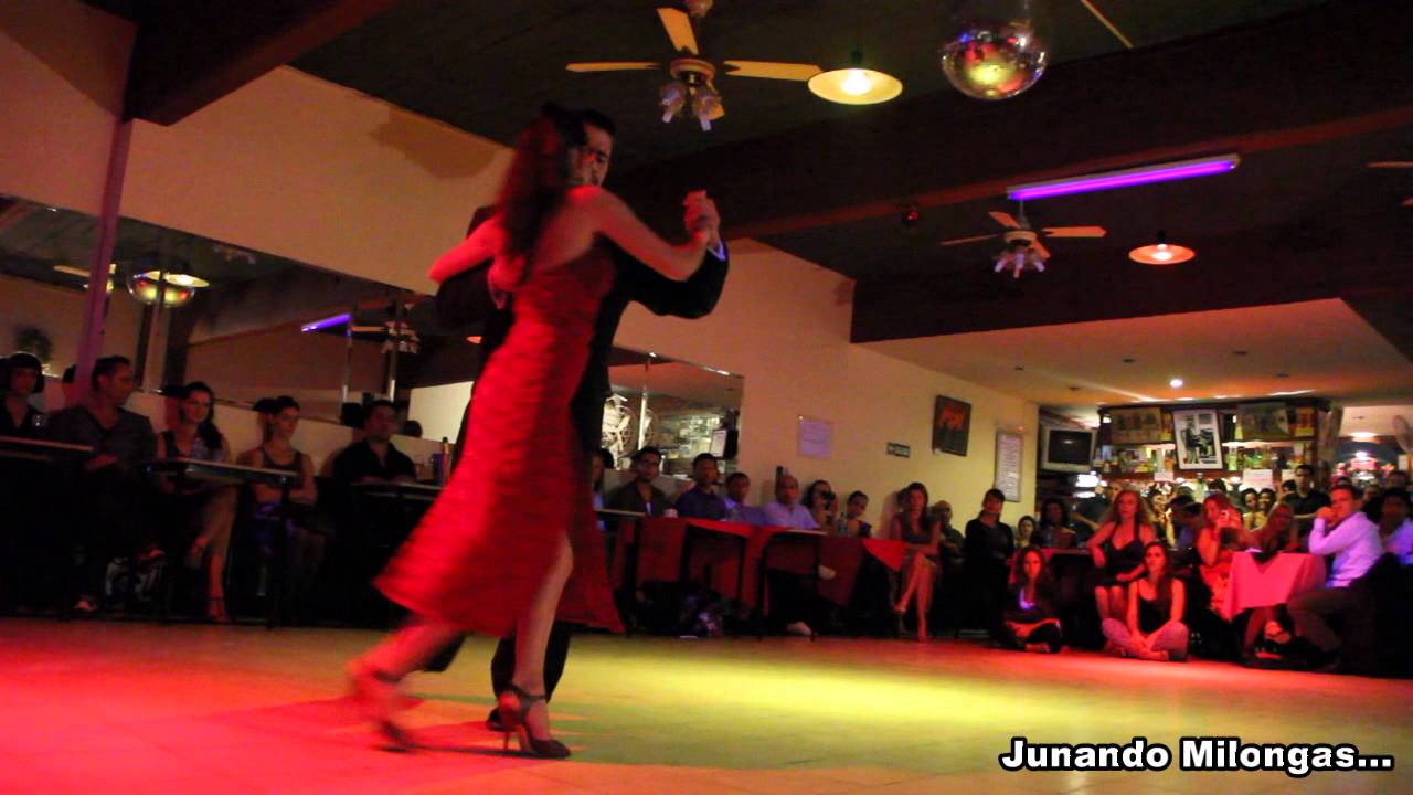 VERONICA VAZQUEZ Y ALEJANDRO BERON en MILONGA10 "Pobre Buzon" (TANGO)