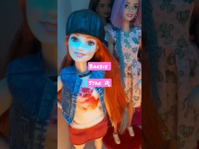 Vídeo relacionado con Barbie Fashionistas Ken Muñeco n.236 con Pelo Negro, Camiseta de Tirantes con Degradado Azul y Verde, Vaqueros Cortos y Zapatillas Plateadas, HYV00