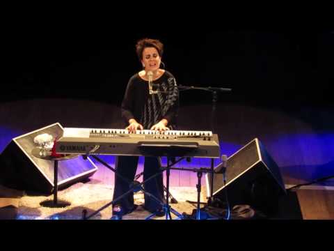 Abril - Leila Pinheiro
