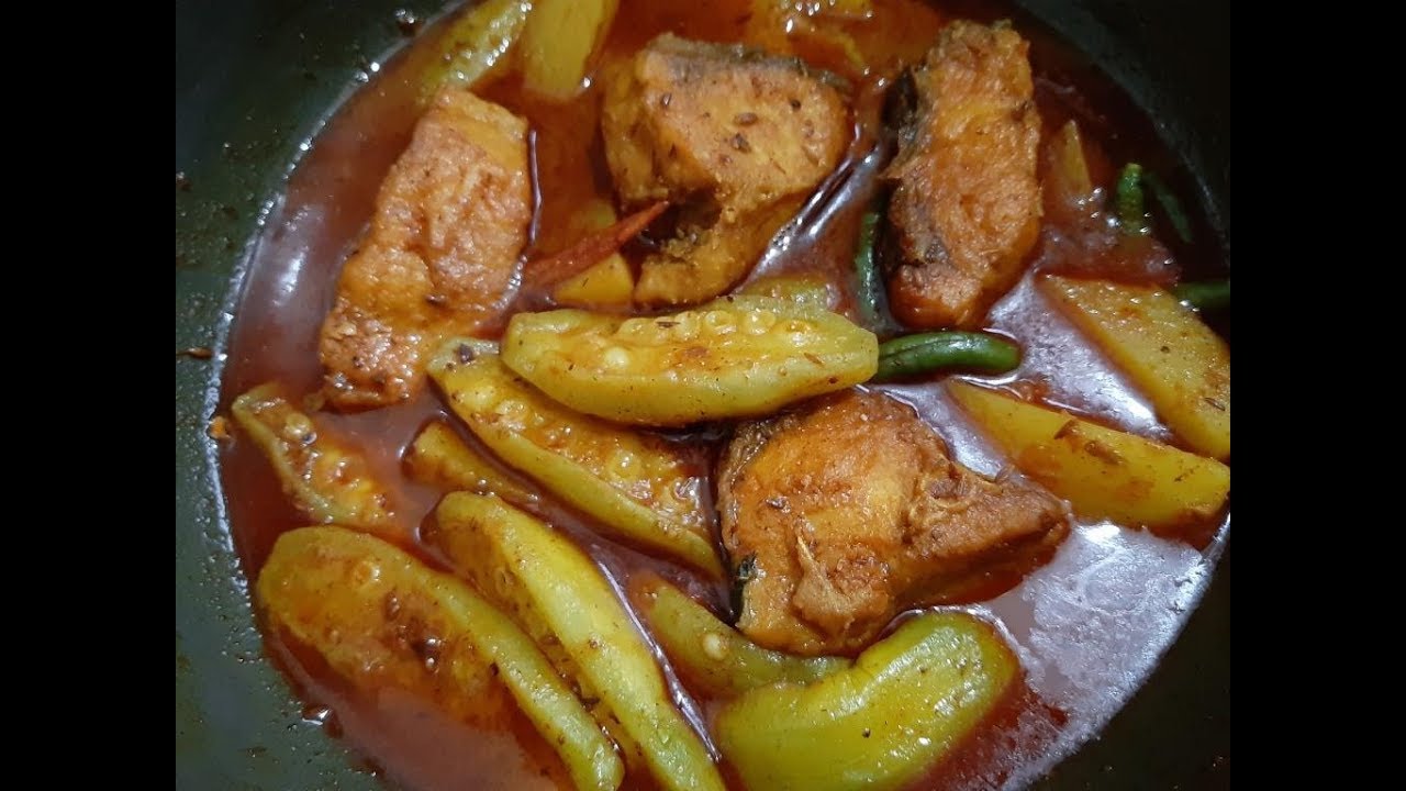 গরমে তৈরি করুন হালকা পাতলা মাছের ঝোল || Alu Potol Diye Halka Macher Jhol || Bengali Fish Curry ||