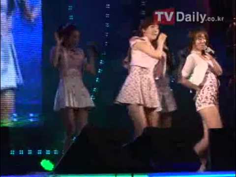 [RAW] 110806 Girl's Day -- National Museum Event Intro & 'Hug Me Once'