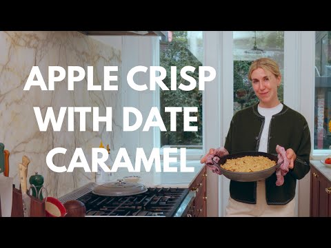 Apple Crisp with Date Caramel | A very fall-themed dessert (and a fail-proof crumble recipe!)