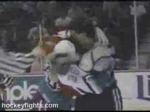 Bob Probert vs Todd Ewen