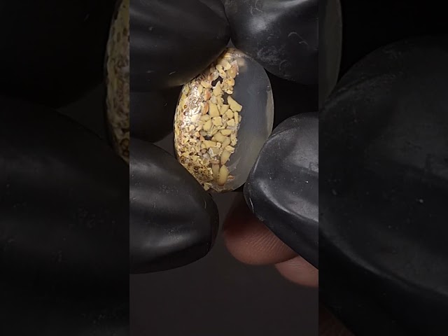 حجر عقيق طبيعي تشكيل متعدد اللون