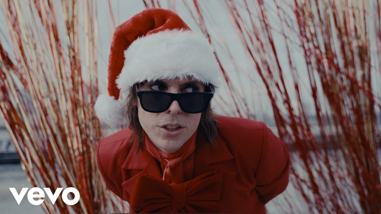 Luke Spiller - Merry Xmas Everybody - YouTube