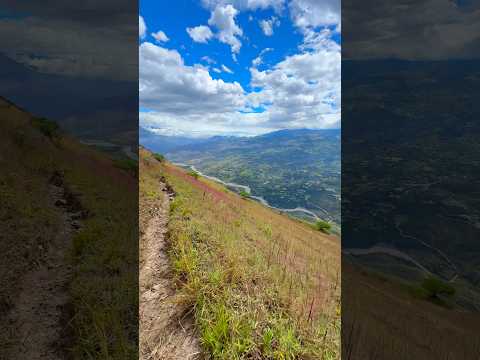 Un descenso con la mejor vista del Valle de Yunguilla