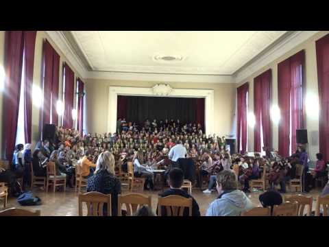 Mazs bērniņš krustcelēs