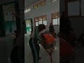 Cewek Menghidupkan Traktor Sawah Lucu