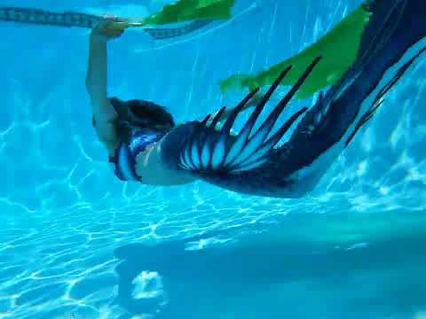 Underwater fan dancing mer