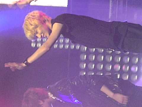 [111126] Onew Taemin Key & Minho bow (@ MGM kpopmasters Las Vega)