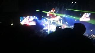 Fedez &amp; J-Ax feat. NEK - Anni luce (Unipol Arena, Bologna 13-3-2017)