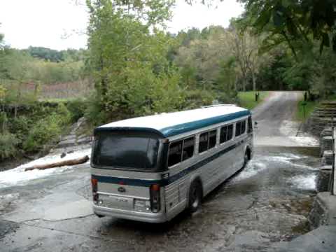 GM 4106 Greyhound Bus