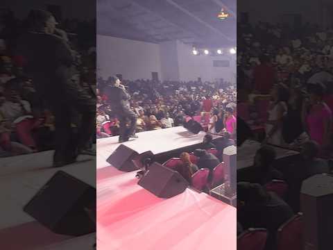 Ross Kana 🇷🇼 excites Comedy Store Uganda #alexmuhangi #comedystoreug