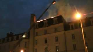 preview picture of video 'Blois : violent incendie à la caserne de Saxe n°5'