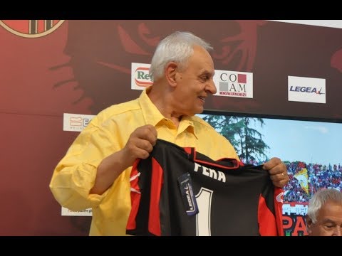 Il presidente del Senato Marcello Pera entra nella Lucchese