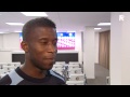 Guyon Fernandez in gesprek met verslaggever Jan Dirk Stouten