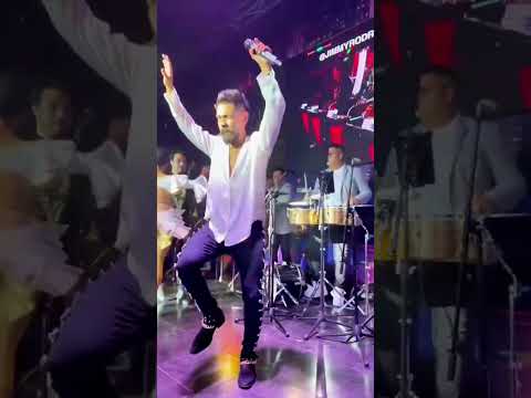 Siente el sabor del salsa y deja que la música te envuelva  #salsa #musica