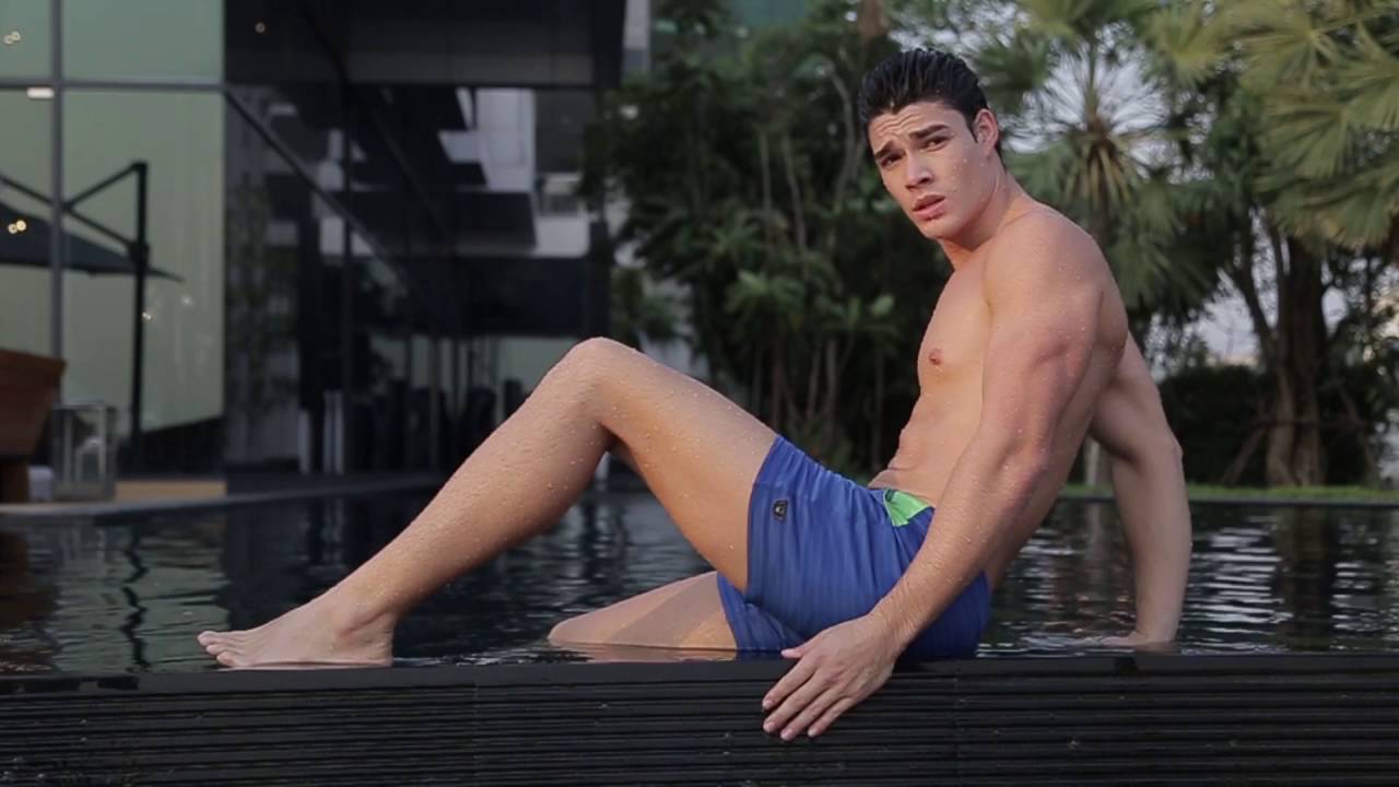 Smoke Trunk // Red (XL) video thumbnail