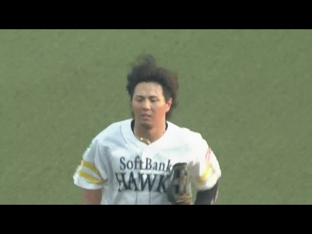 【ファーム】強肩で投手を救った!! ホークス・佐藤直樹 タッチアップした3塁ランナーを好返球で刺す!! 2024年8月3日 福岡ソフトバンクホークス 対 広島東洋カープ