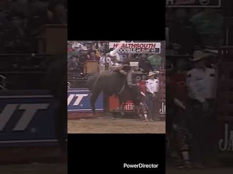 Jim Sharp rides Monkey Wrench for 88 points #bullriding #rodeo #pbr #pbrbullriding