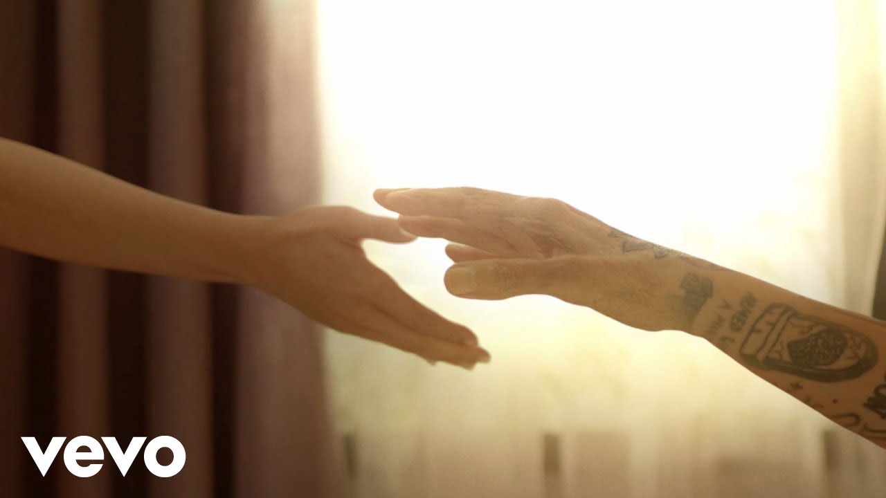 Lirik Lagu JUDUL1 - ARTIS1 dan Terjemahan