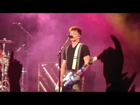 The Vamps - Just My Type (nueva canción) @ La Riviera (Madrid)