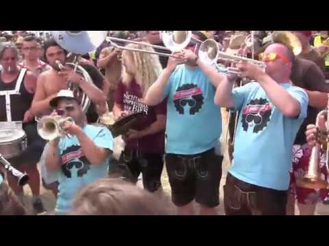 Ze Quaffeurz & Friends - Hey Jude / Children Of Sanchez - Woodstock der Blasmusik 2017