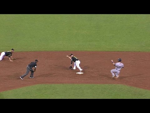 MIL@PIT: Mercer makes impressive diving play for out