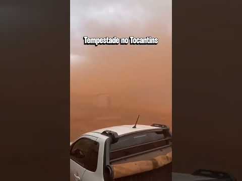 Vento intenso levanta grande nuvem de poeira em Colinas do Tocantins