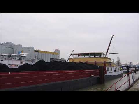 Hochwasser und Pause im Hafen Düsseldorf