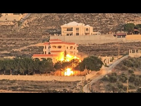 Moment Israeli strike hits building in southern Lebanon | AFP