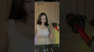 Download lagu LIVE TIKTOK DJ NISA mp3