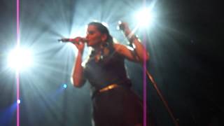 Nelly Furtado - I&#39;m Like A Bird (piano version) [live HD]