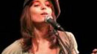 AmbeR Rubarth Performs &quot;One Last Look&quot;