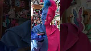 Ep.4 Reviewing food that resembles my hair! 💙💗 (Space Dunk Oreos)