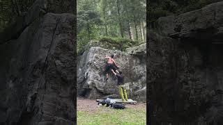 Video thumbnail of Problem F (Boulder 4, La Plana), 5b. Val Daone