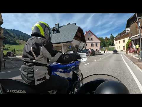 Bar Trattoria Jof di Montasio mit der Africa Twin und dem X-ADV