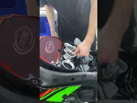 Installing ​⁠Graves VE2 Velocity Stacks and MWR Performance(standard) air filter #kawasaki #zx6r