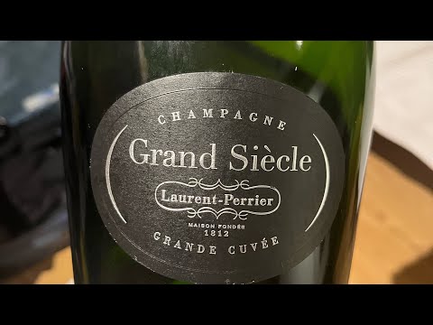 Sabrage du Laurent-Perrier Grand Siècle pour la fête Véronique